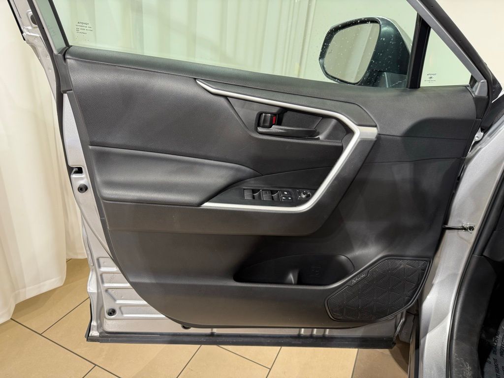 Thumbnail: 2022 Toyota RAV4 - 15