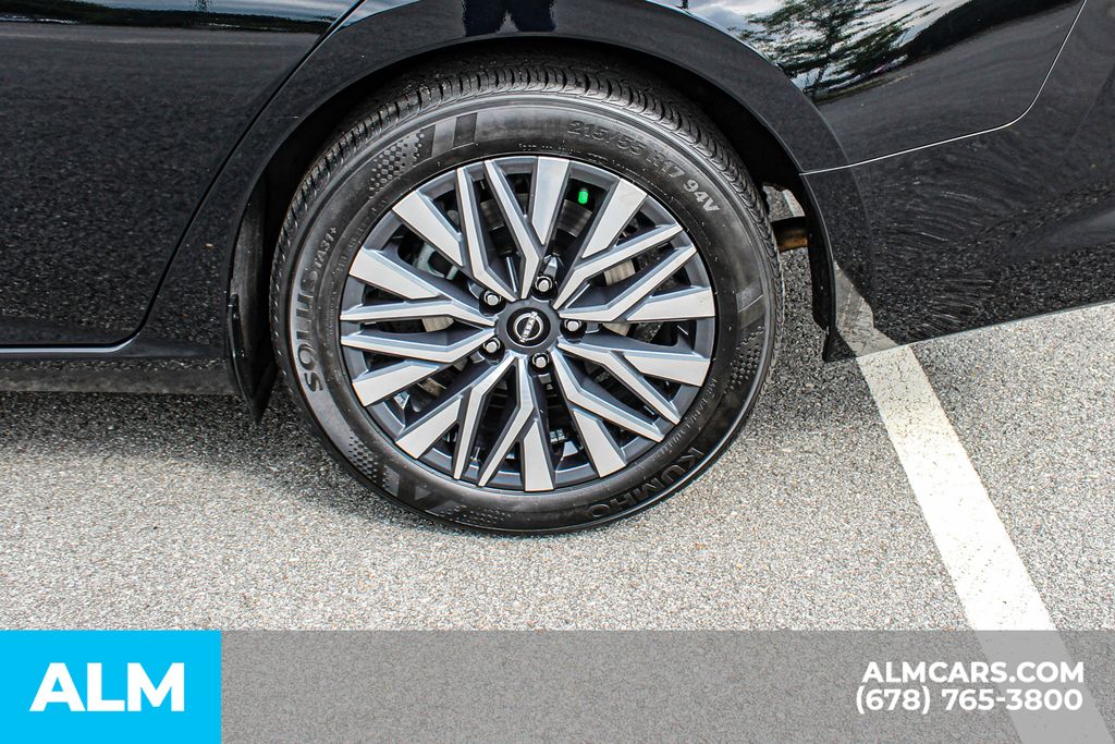 Used 2025 Black Nissan 2.5 SV image 16