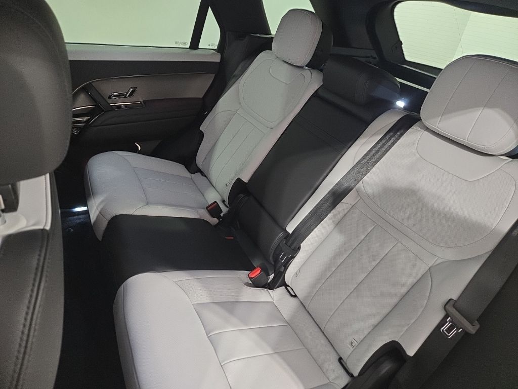 New 2026 Blue Land Rover Dynamic SE image 24