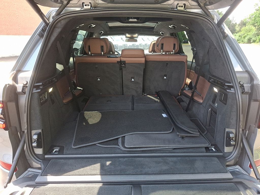 2023 BMW X7 xDrive40i 28
