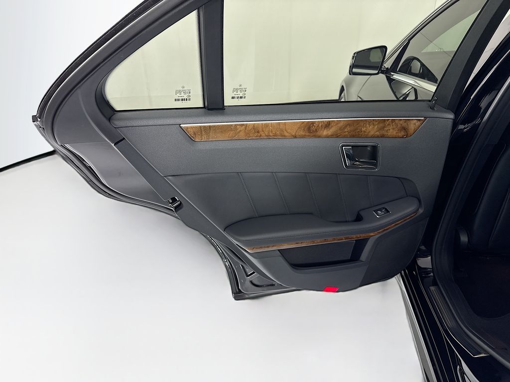 Thumbnail: 2010 Mercedes-Benz E-Class - 27