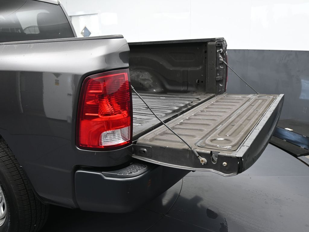 Used 2021 Granite Crystal Metallic Clearcoat Ram Tradesman image 33