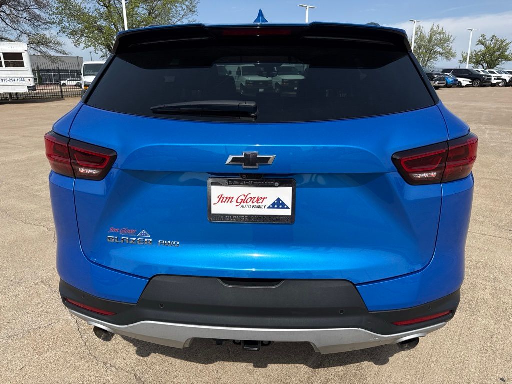 View vehicle photo 5