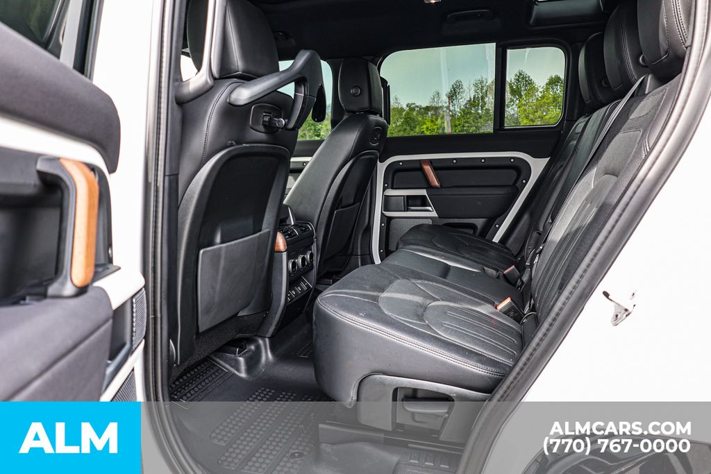 Used 2022 White Land Rover X-Dynamic SE image 18