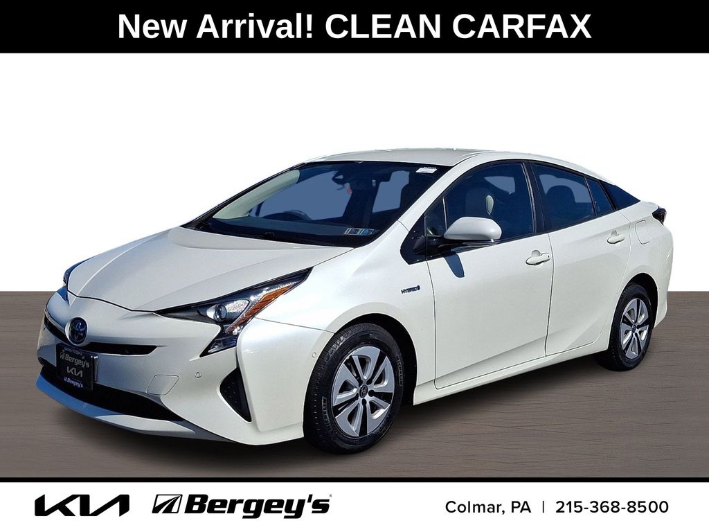  2017 Toyota Prius Four FWD   