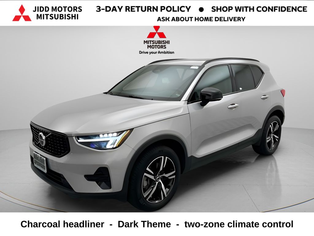 Silver 2024 Volvo XC40 B5 Core Dark Theme AWD SUV / Crossover All-Wheel Drive Automatic