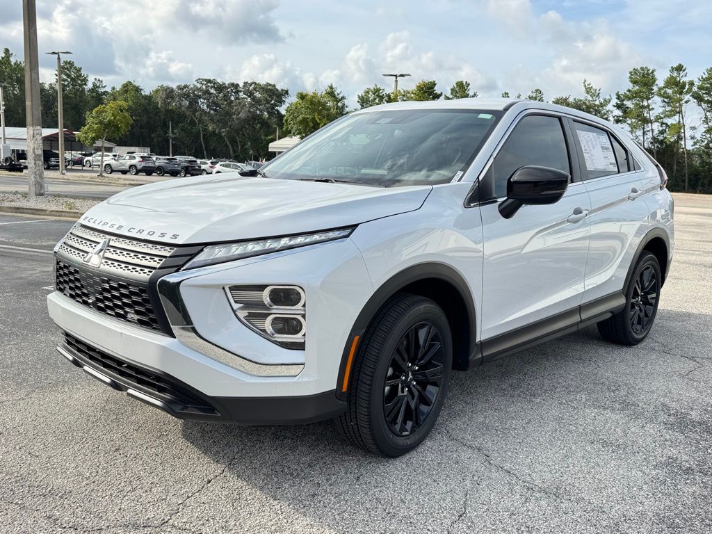 2025 Mitsubishi Eclipse Cross LE photo 3