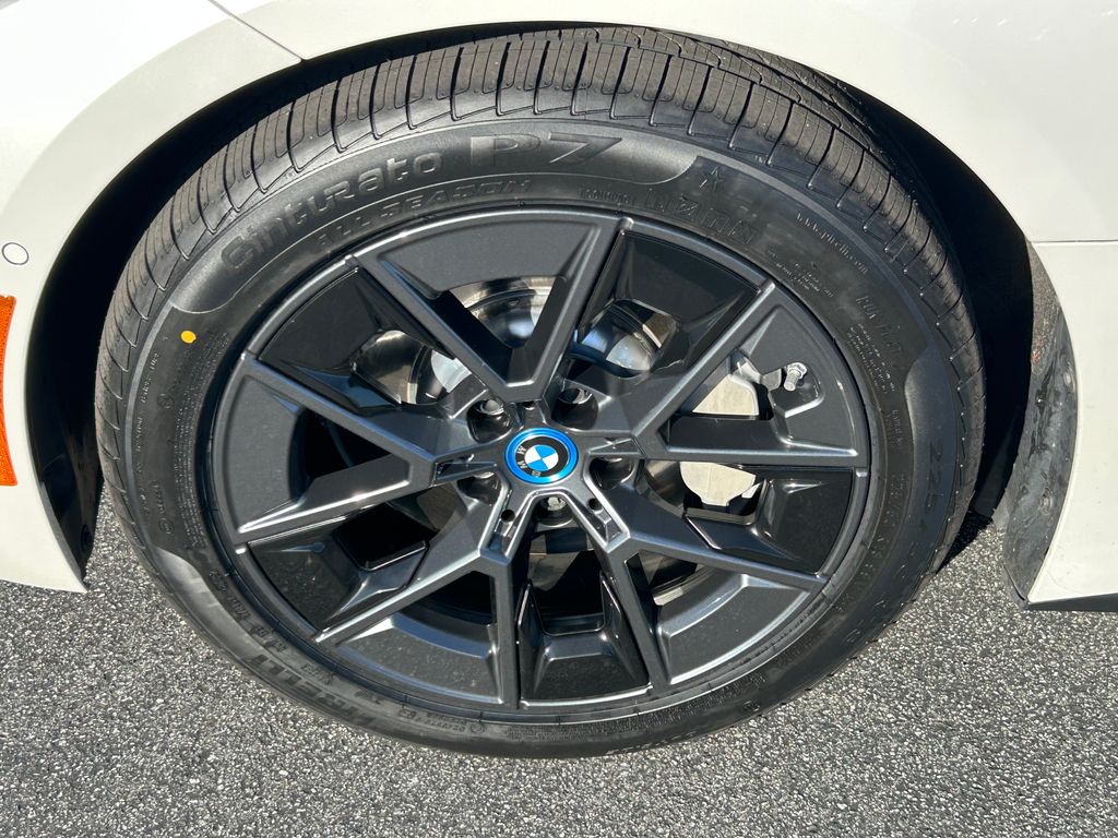 Thumbnail: 2023 BMW i4 - 9