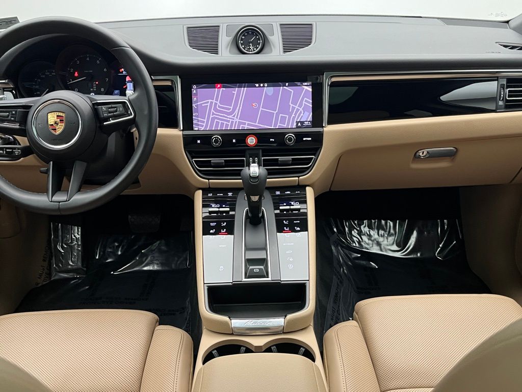 Thumbnail: 2023 Porsche Macan - 32