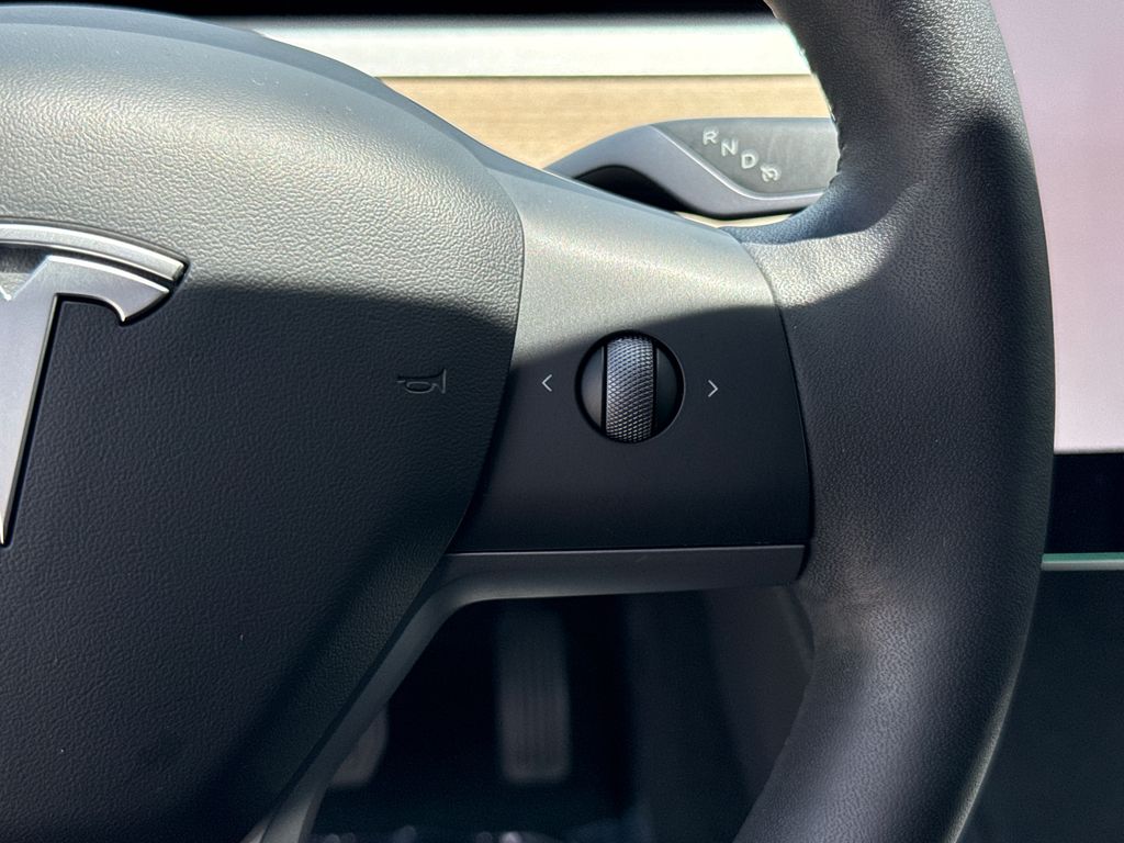 Used 2022  Tesla Long Range image 16