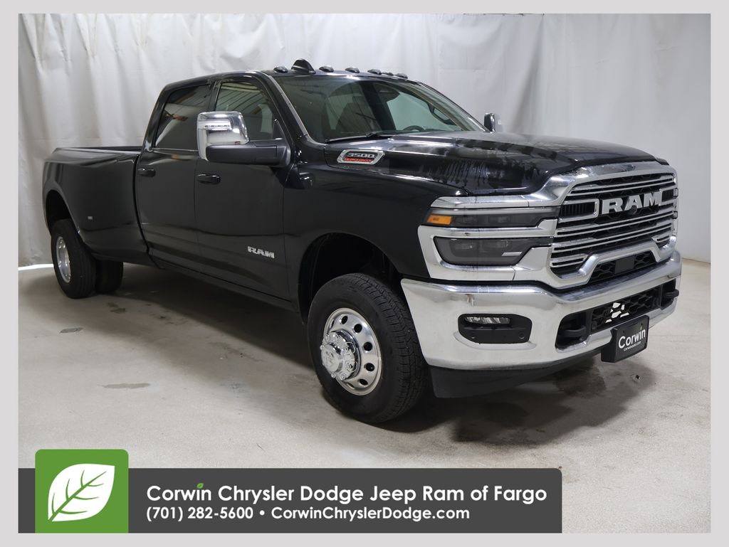 Diamond Black Crystal Pearlcoat 2026 RAM 3500 Pickup Truck Four-Wheel Drive 8-Speed Automatic