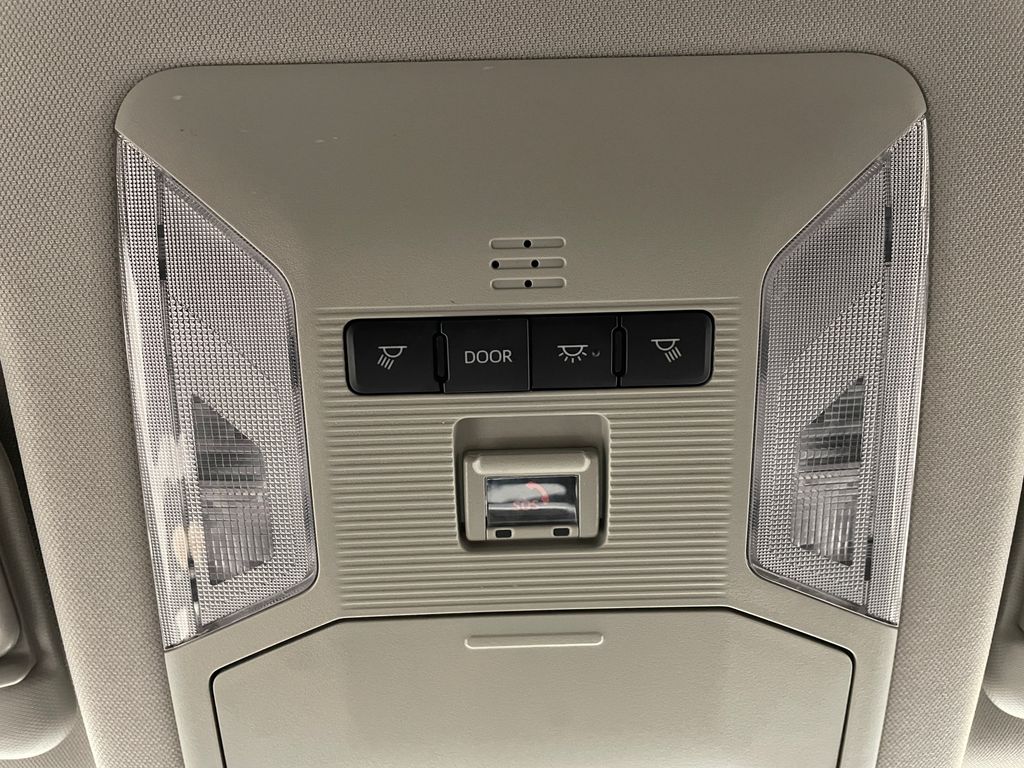 2023 Toyota RAV4 XLE 31
