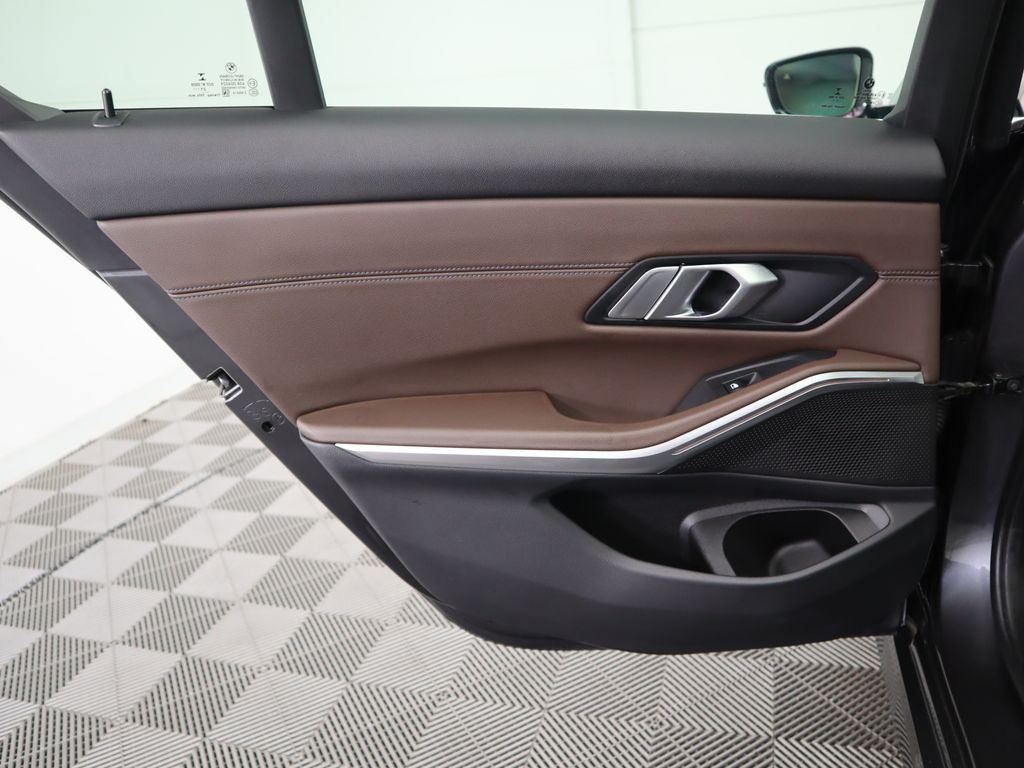 2022 BMW 3 Series 330i 27