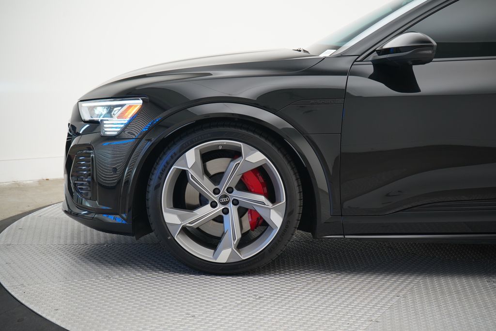 Thumbnail: 2024 Audi SQ8 e-tron - 2