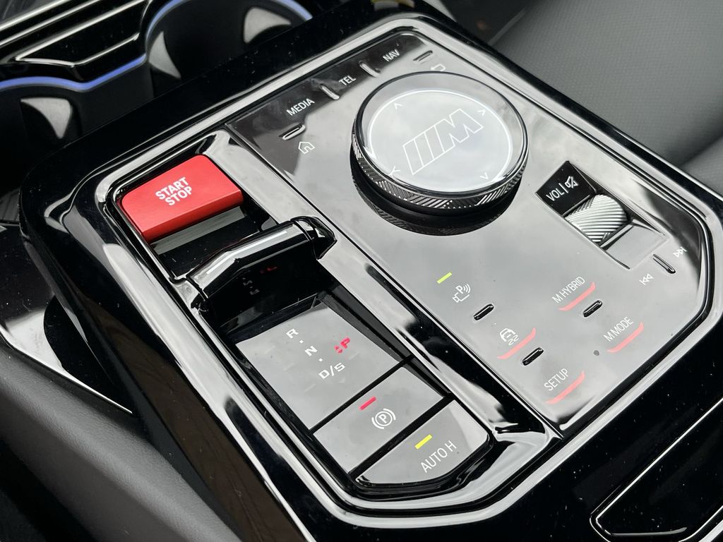 Thumbnail: 2026 BMW M5 - 20