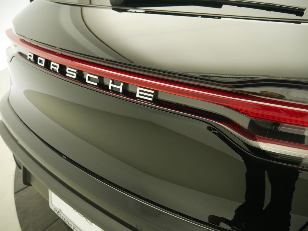 Thumbnail: 2026 Porsche Macan - 11