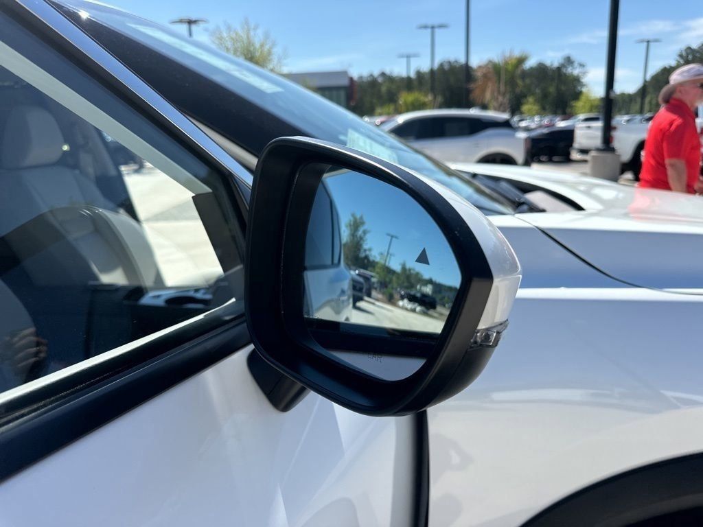 2025 Everest White Pearl Nissan Rogue SL FWD SUV