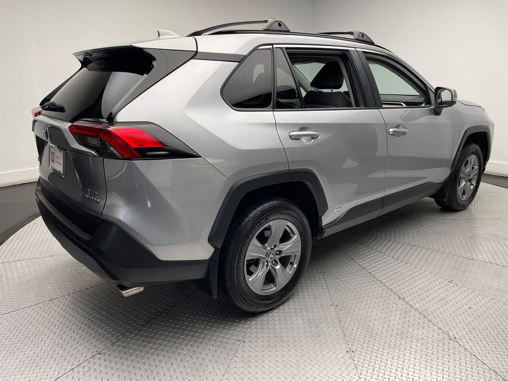 2023 Toyota RAV4 XLE 5