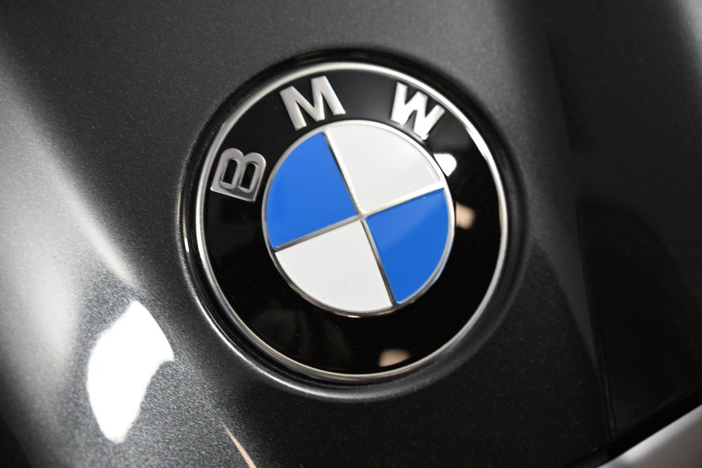 Thumbnail: 2026 BMW 5 Series - 13