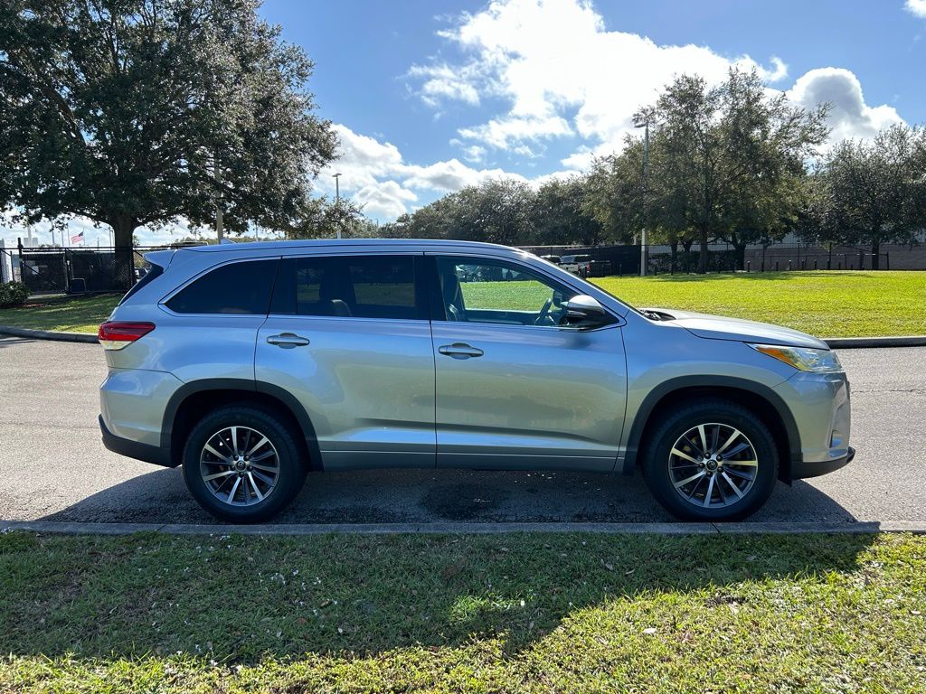 Thumbnail: 2017 Toyota Highlander - 6