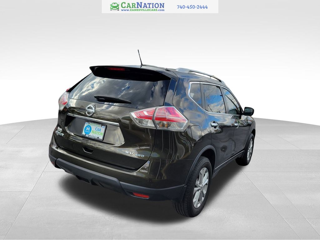 2015 Nissan Rogue SV photo 3