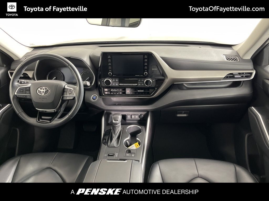Thumbnail: 2021 Toyota Highlander - 16