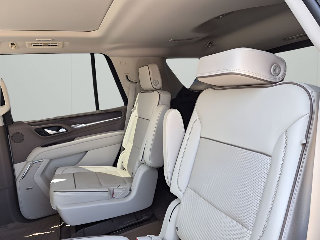 Used 2022 White GMC Denali image 19