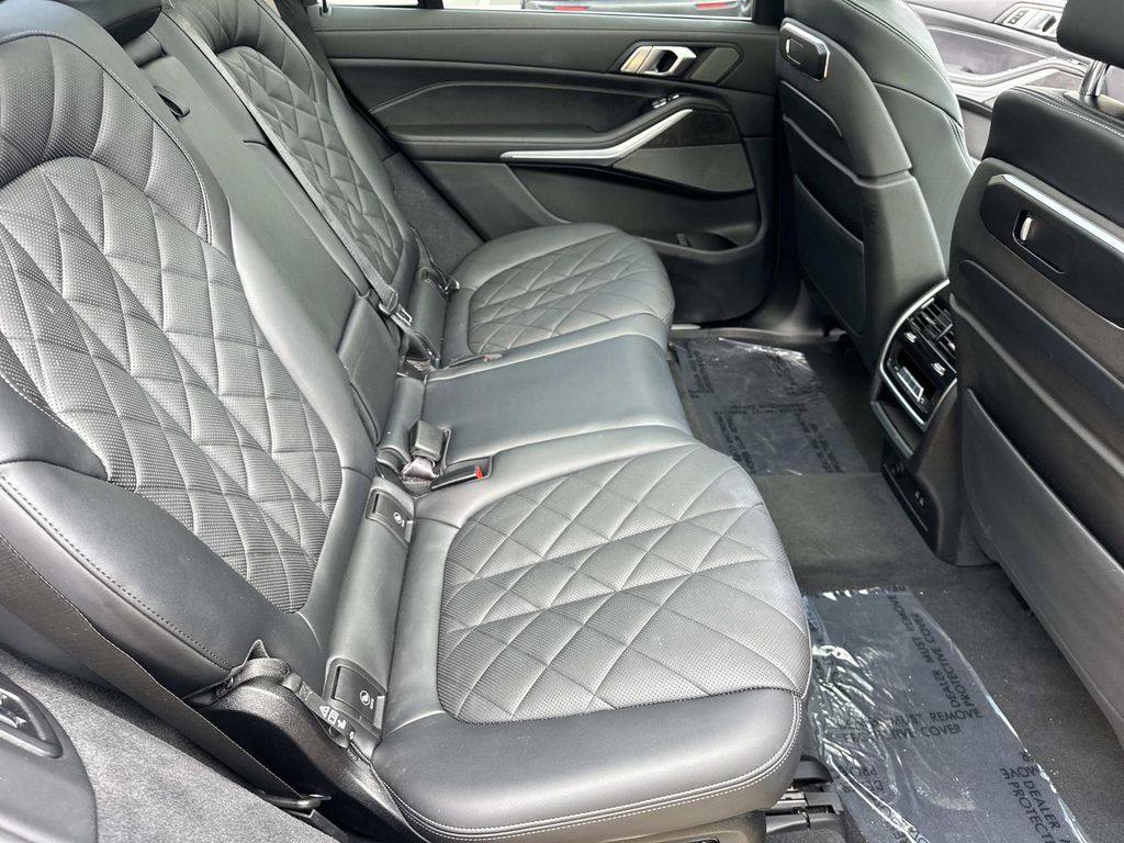 Thumbnail: 2024 BMW X7 - 32