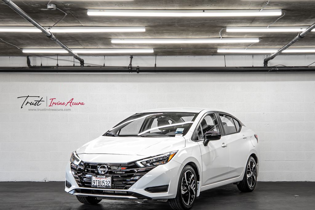 2025 Nissan Versa 1.6 SR