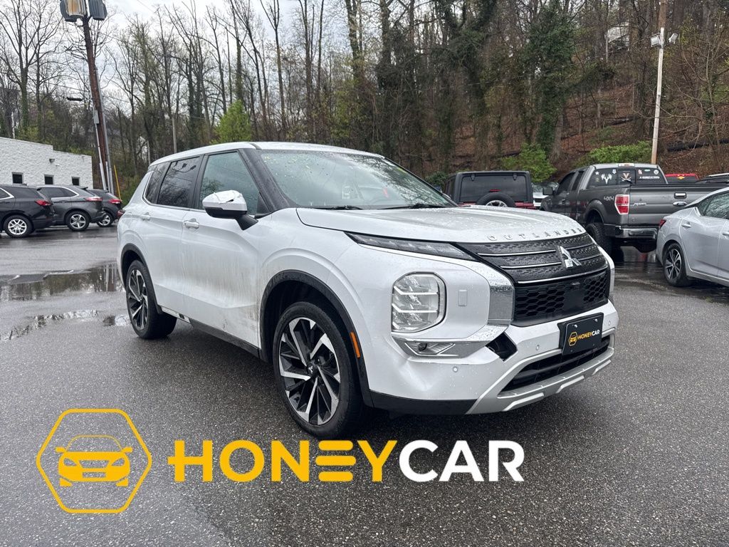 White 2022 Mitsubishi Outlander SE S-AWC SUV / Crossover All-Wheel Drive Continuously Variable Transmission