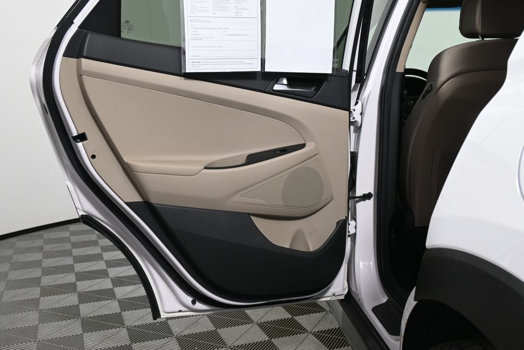 2017 Hyundai Tucson Sport 27