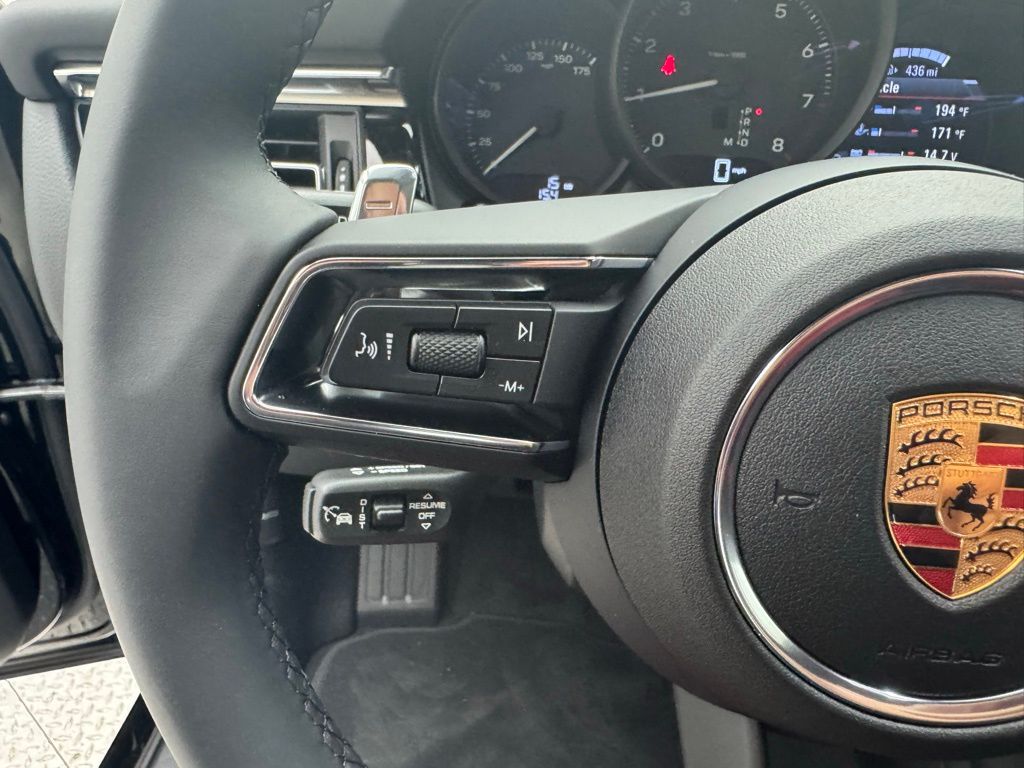 Thumbnail: 2025 Porsche Macan - 31