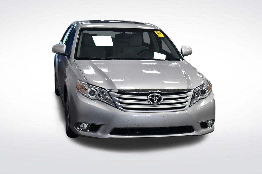 Thumbnail: 2011 Toyota Avalon - 3