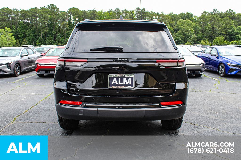 Used 2025 Black Jeep Altitude image 9