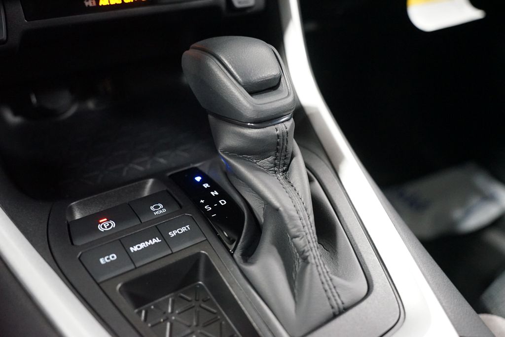 Thumbnail: 2025 Toyota RAV4 - 21