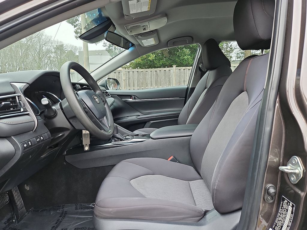 Thumbnail: 2018 Toyota Camry - 14