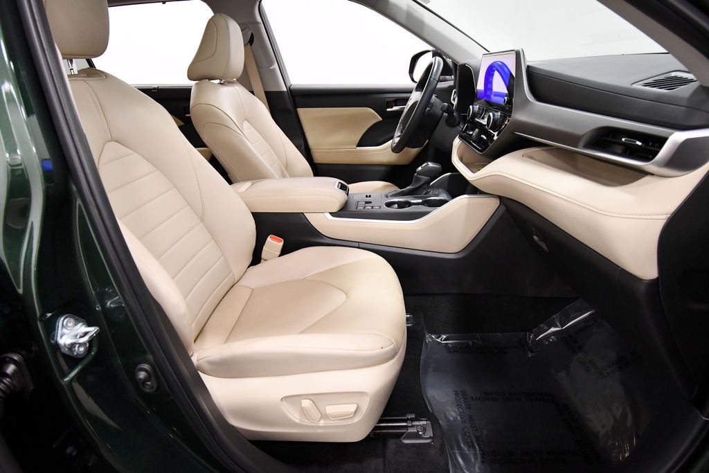 Used 2025 Toyota Highlander Hybrid SUV