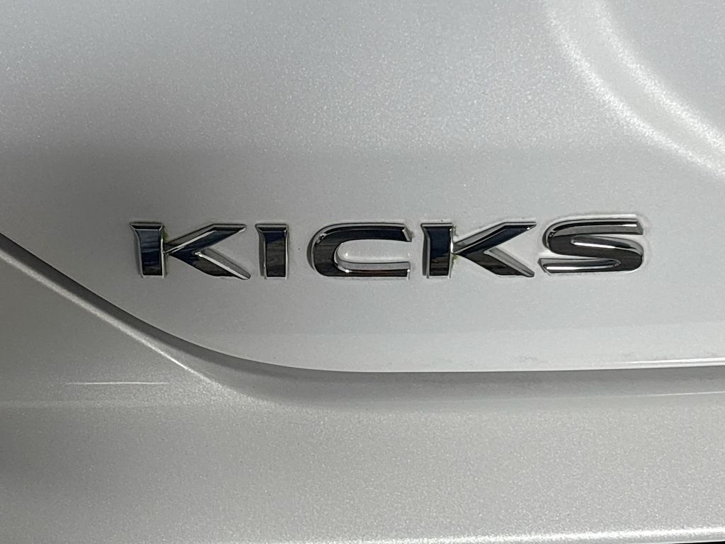 2021 Nissan Kicks SR