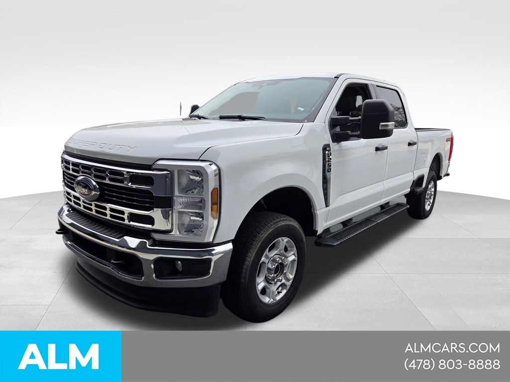 Oxford White 2025 Ford F-250 Super Duty XLT Crew Cab 4WD Pickup Truck Four-Wheel Drive Automatic