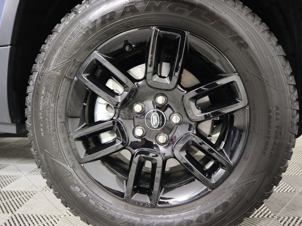 Thumbnail: 2025 Land Rover Defender - 32