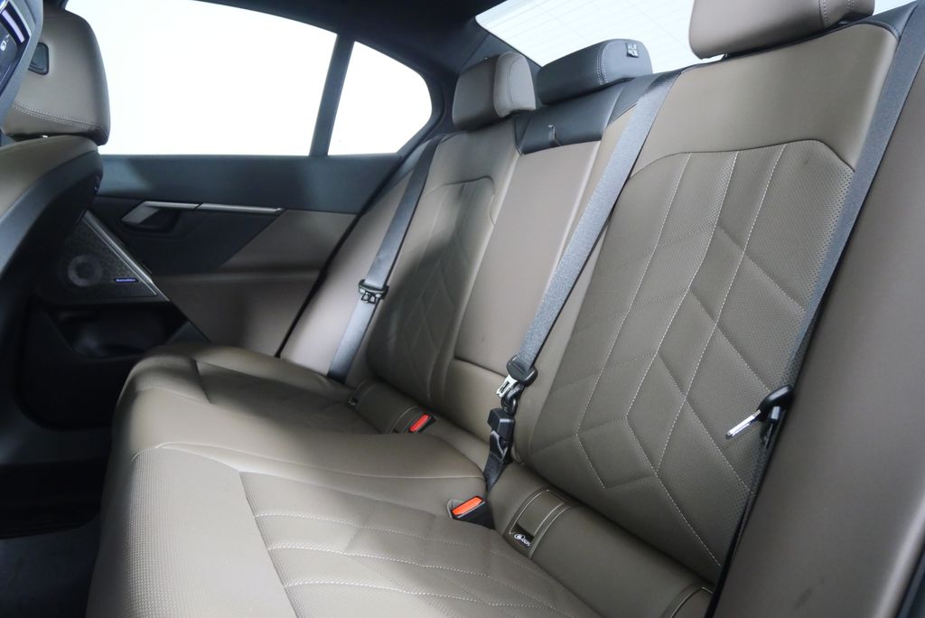 Thumbnail: 2026 BMW 5 Series - 16