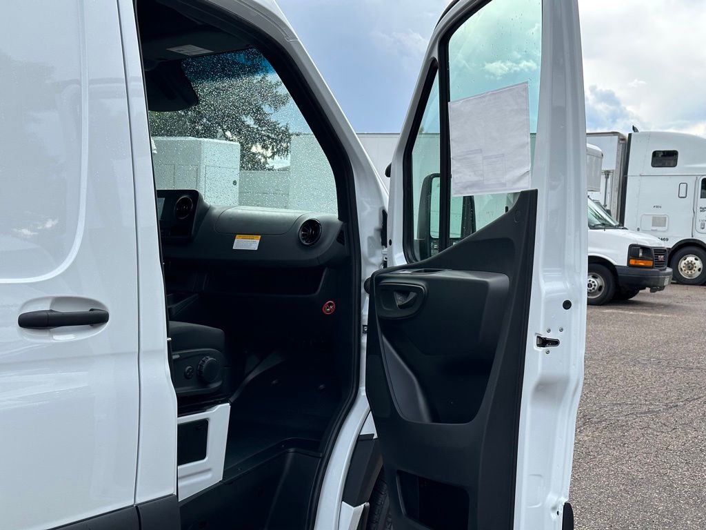 2024 Mercedes-Benz Sprinter 2500 Cargo 144 WB 27