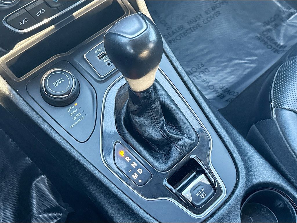 2019 Jeep Cherokee Limited Silver at River Oaks CDJR