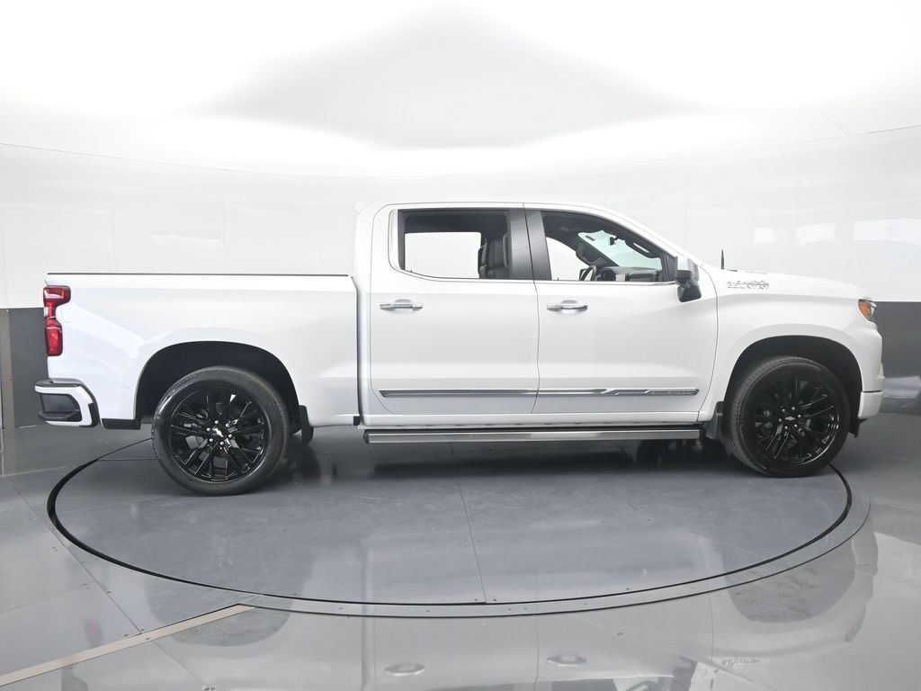 Used 2024 Iridescent Pearl Tricoat Chevrolet High Country image 7