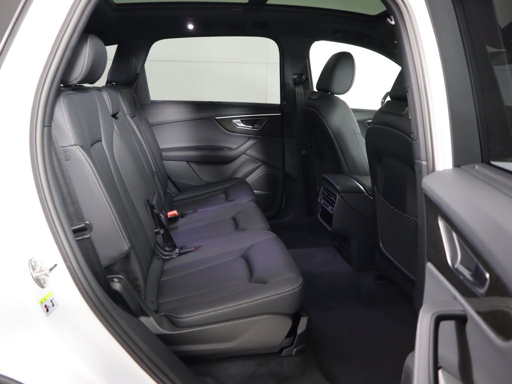 Thumbnail: 2026 Audi Q7 - 23