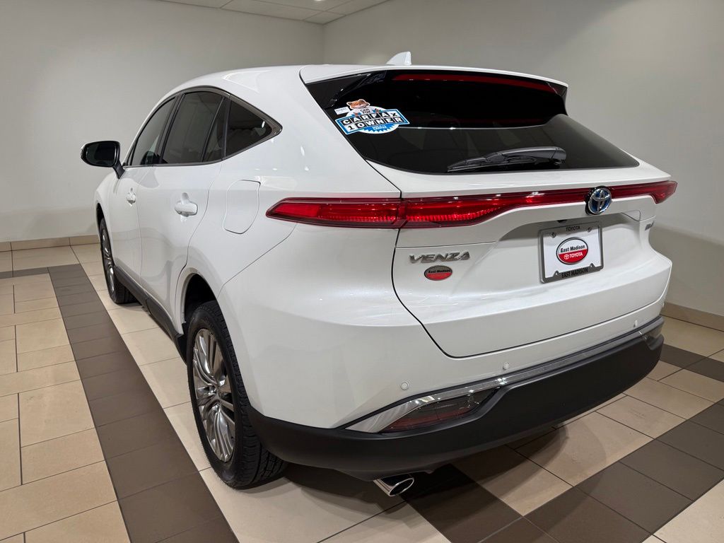 Thumbnail: 2023 Toyota Venza - 3