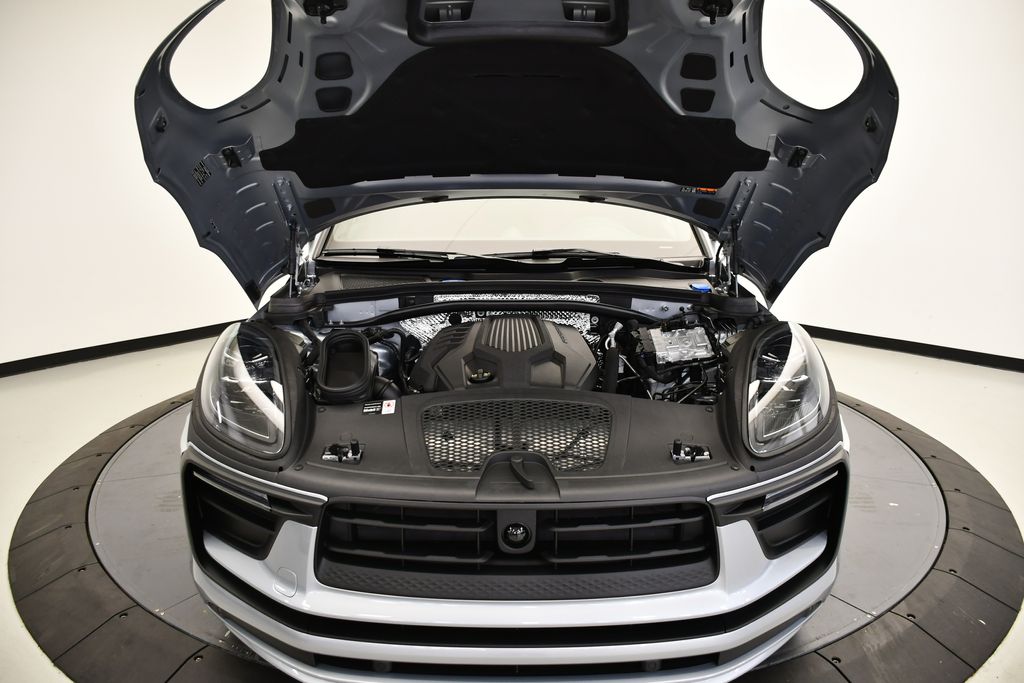 Thumbnail: 2026 Porsche Macan - 13