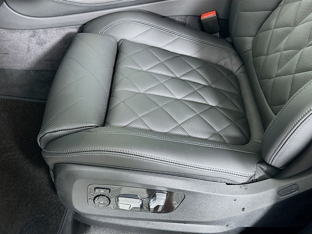 Thumbnail: 2026 BMW X5 - 21