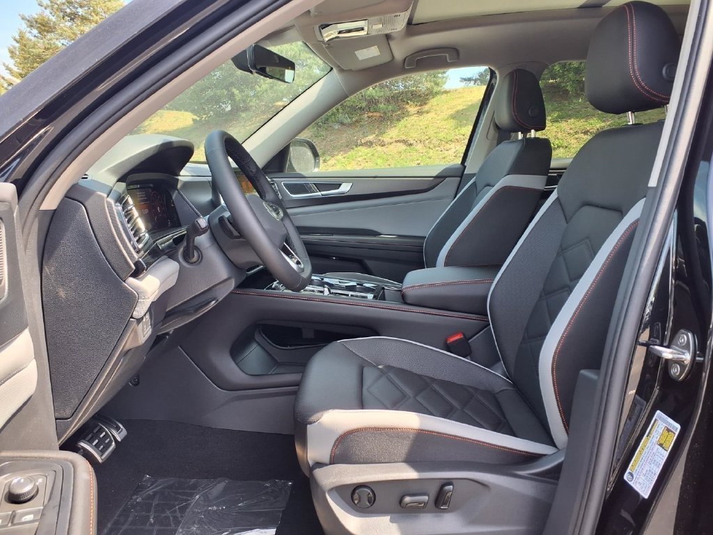 New 2026 Deep Black Pearl Volkswagen Peak Edition image 11