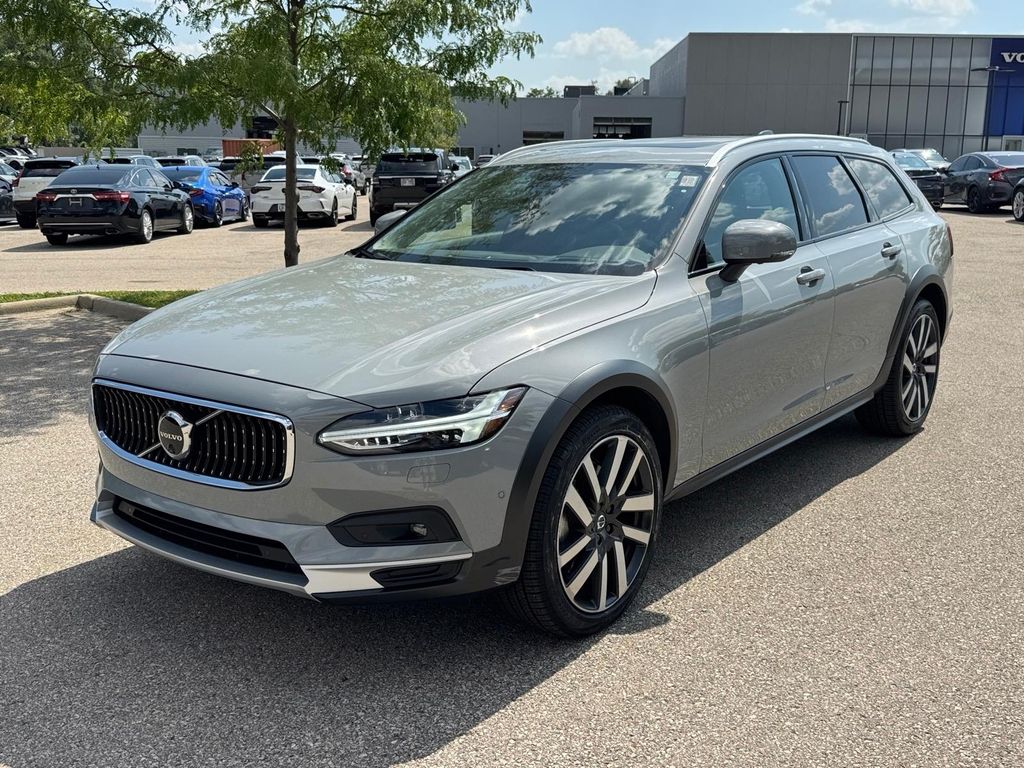 2025 Volvo V90 Cross Country B6 Ultra AWD